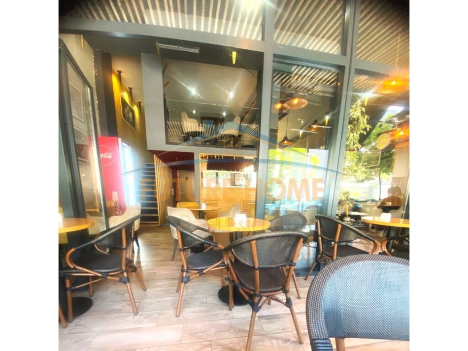 Tirane, shitet lokal Kati 0, 114 m² 295.000 € (PORCELAN)
