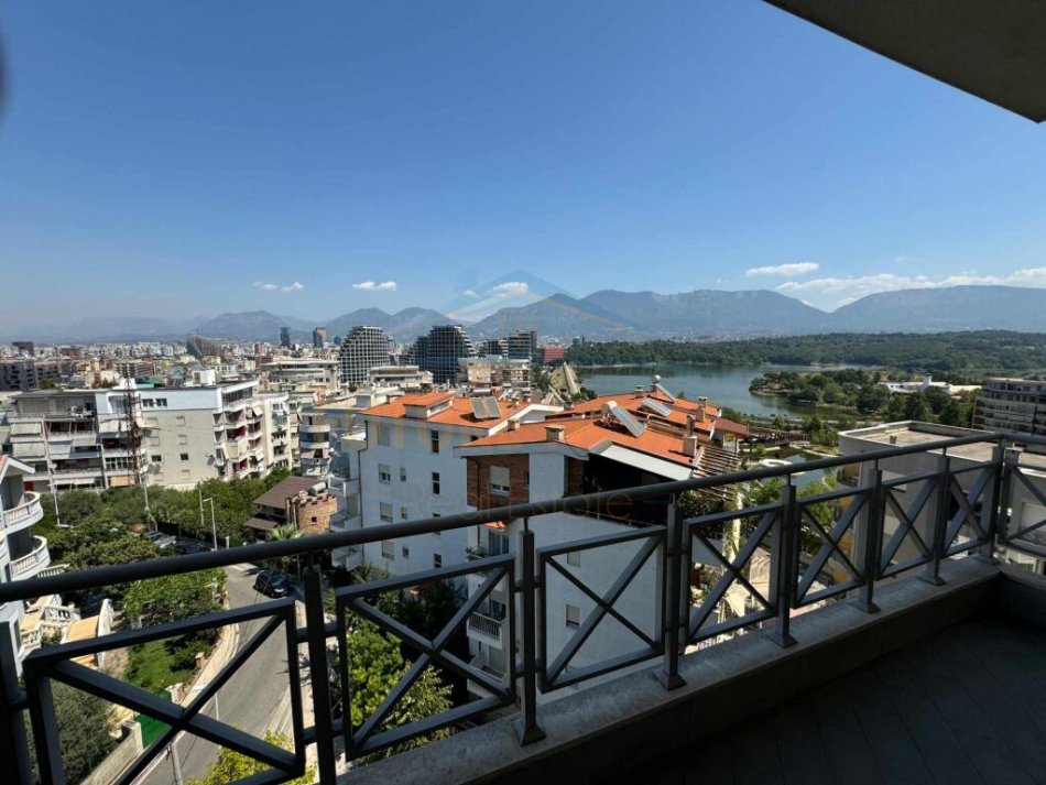 Tirane, jepet me qera 2+1 Kati 6, 100 m² 1.100 € (Kopshti zoologjik)