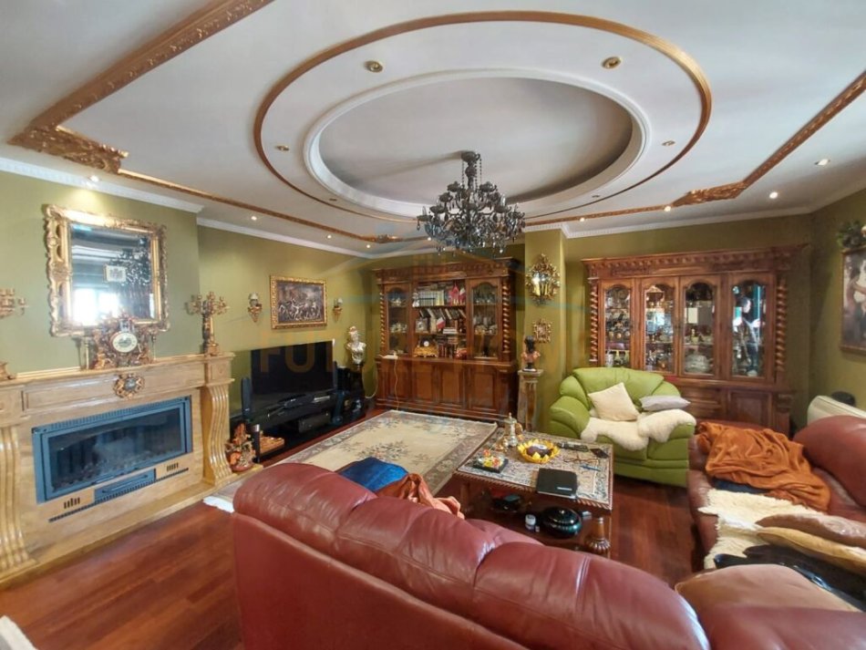 Tirane, shitet apartament 3+1+Ballkon Kati 7, 182 m² 650.000 € (Rruga e Barrikadave)