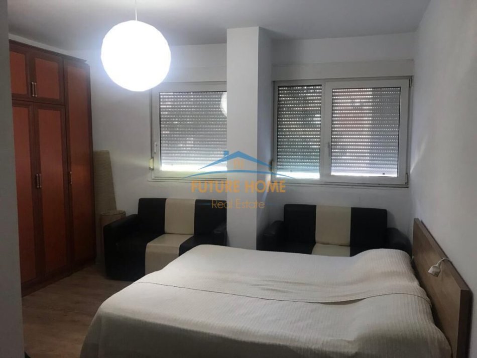 Tirane, jepet me qera ambjent biznesi Kati 2, 96 m² 500 € (21 Dhjetori)