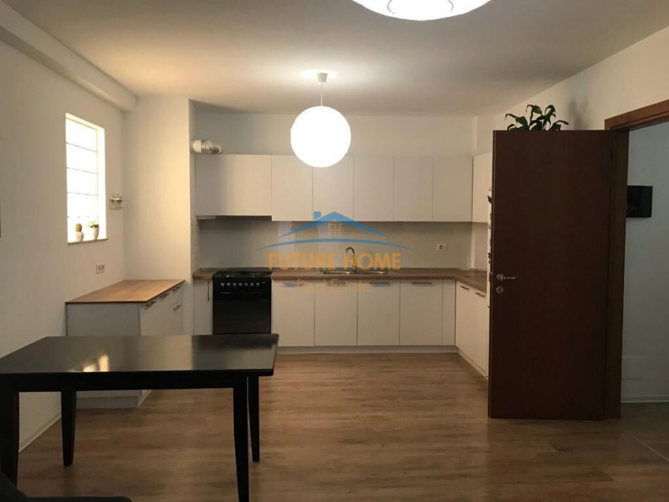 Tirane, jepet me qera apartament 2+1+Ballkon Kati 2, 96 m² 500 € (21 Dhjetori)