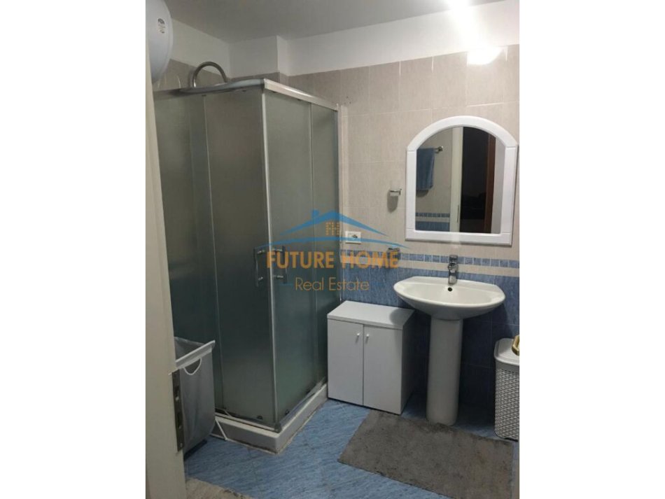 Tirane, jepet me qera ambjent biznesi Kati 2, 96 m² 500 € (21 Dhjetori)