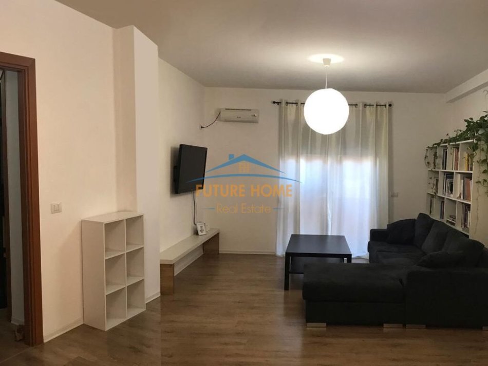 Tirane, jepet me qera ambjent biznesi Kati 2, 96 m² 500 € (21 Dhjetori)