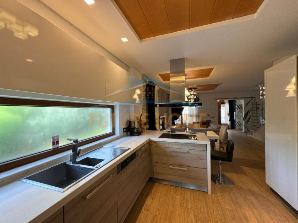 Tirane, shitet Vile 3+1+Ballkon Kati 2, 224 m² 600.000 € (TEG)
