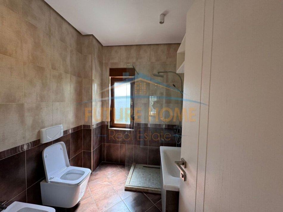 Tirane, shitet Vile 3+1+Ballkon Kati 2, 224 m² 600.000 € (TEG)
