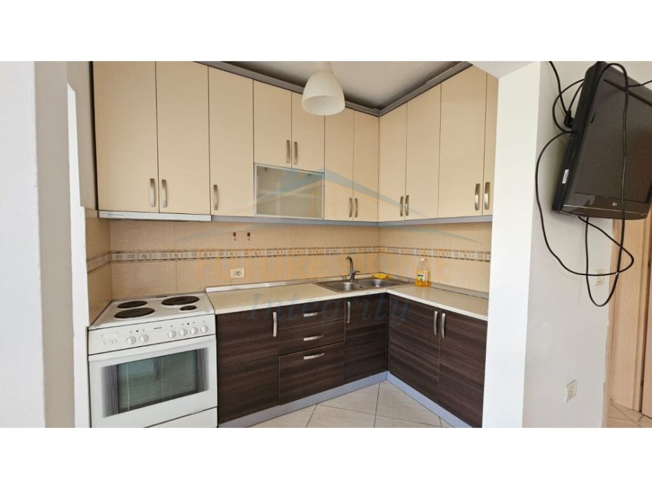 Tirane, jepet me qera apartament 1+1+Ballkon Kati 3, 66 m² 450 € (Ali Demi)