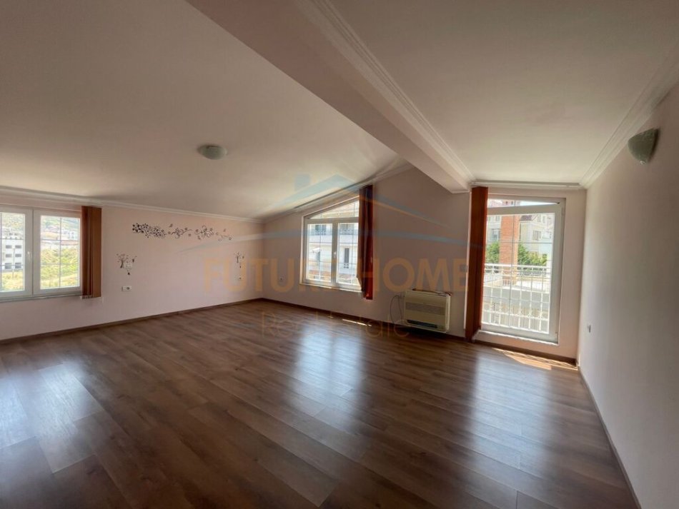 Tirane, jepet me qera Vile 3 Katshe , 670 m² 4.000 € (TEG)