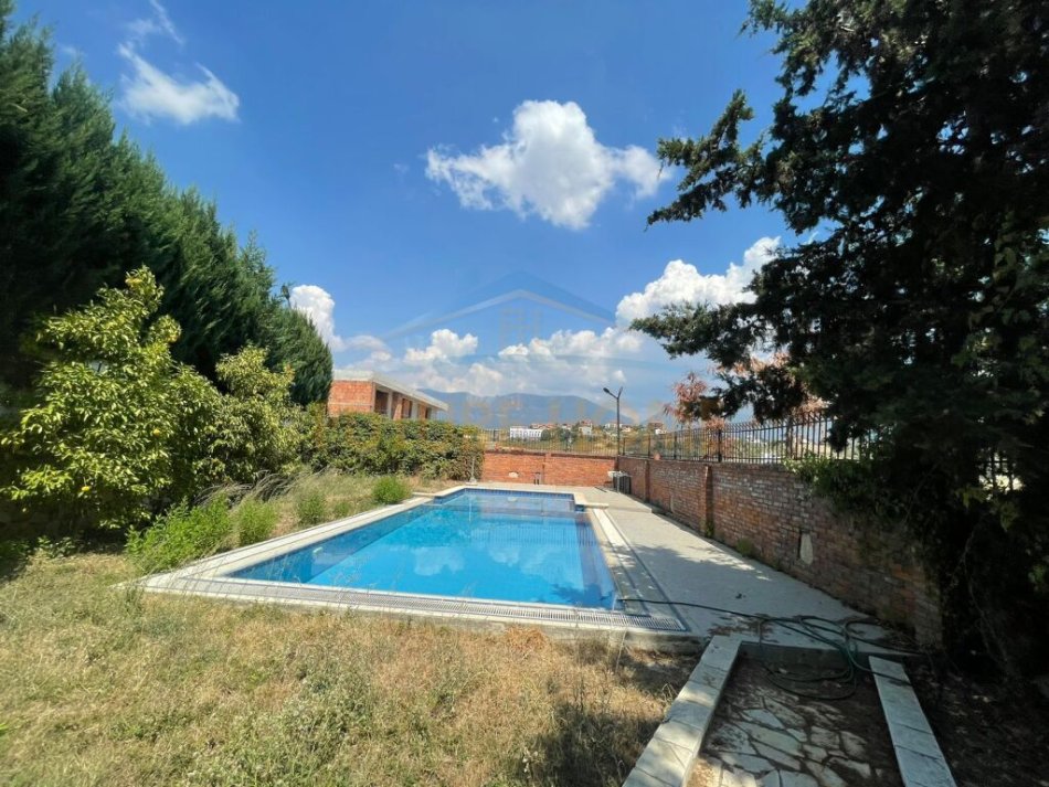 Tirane, jepet me qera Vile 3 Katshe , 670 m² 4.000 € (TEG)