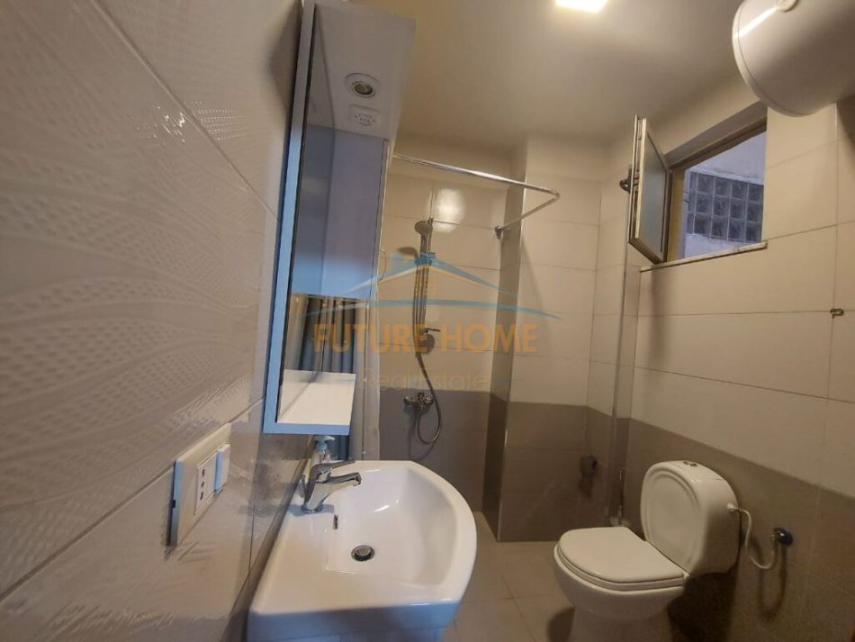 Tirane, jepet me qera apartament 2+1+Ballkon Kati 2, 165 m² 850 € (Rruga e Bogdaneve)