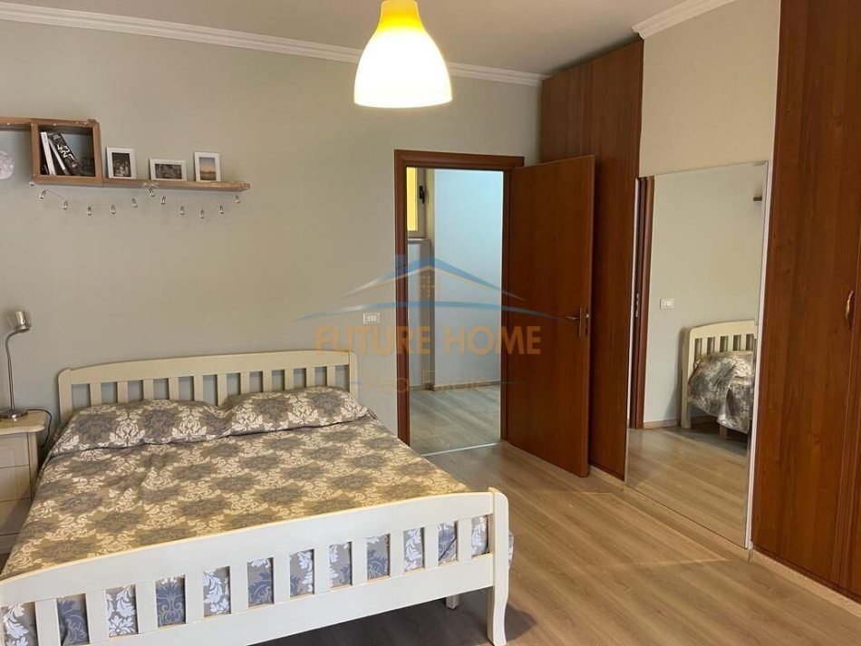Tirane, jepet me qera apartament 2+1+Ballkon Kati 2, 165 m² 850 € (Rruga e Bogdaneve)