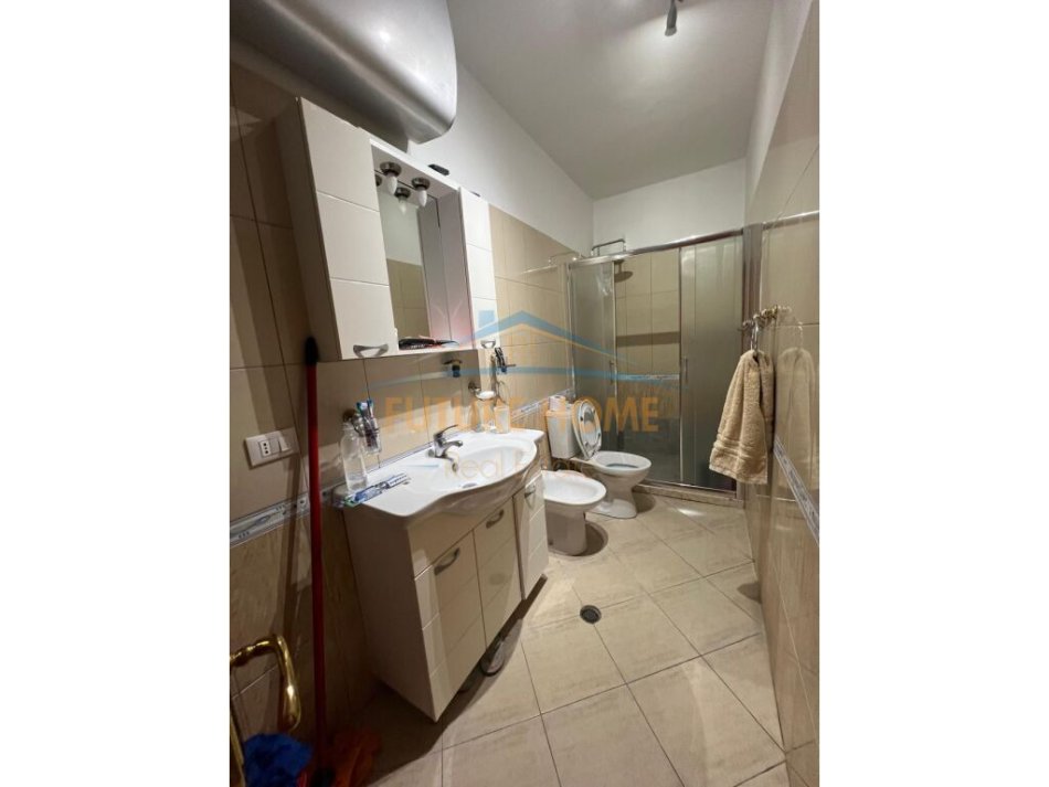 Tirane, shitet apartament 2+1+Ballkon Kati 4, 110 m² 144.000 € (Yzberisht)