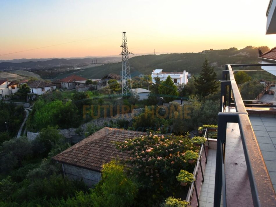 Tirane, shitet Vile 4-Kateshe, Siperfaqe ndertimi 770 m2 dhe trualli 2500 m2, 2.500.000 € (Surrel)
