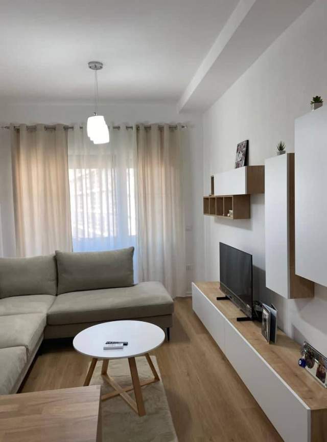 Tirane, jepet me qera apartament Kati 6, 65 m² 400 Euro (Frosina Plaku)