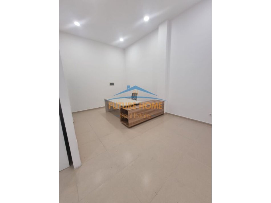 Tirane, jepet me qera ambjent biznesi Kati 1, 148 m² 1.500 € (Shkolla e Bashkuar)