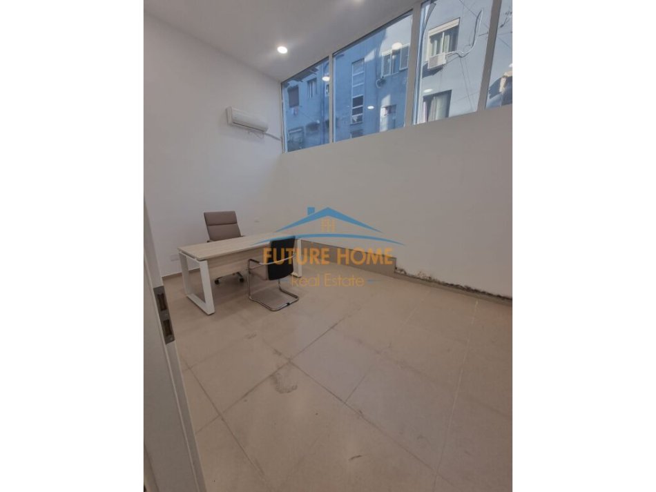 Tirane, jepet me qera ambjent biznesi Kati 1, 148 m² 1.500 € (Shkolla e Bashkuar)