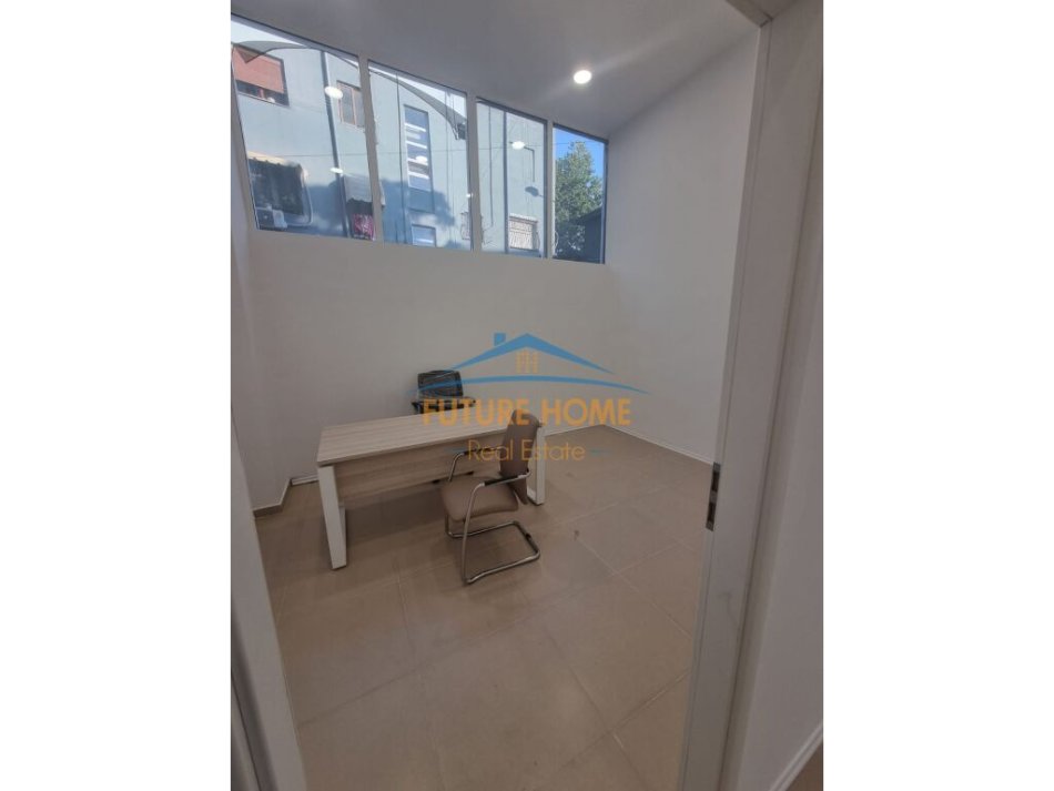 Tirane, jepet me qera ambjent biznesi Kati 1, 148 m² 1.500 € (Shkolla e Bashkuar)
