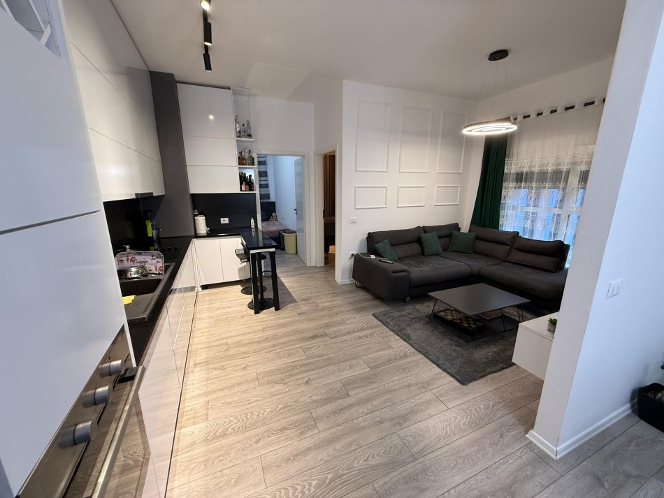 Tirane, jepet me qera apartament 2+1 Kati 2, 90 m² 400 € (ali demi)