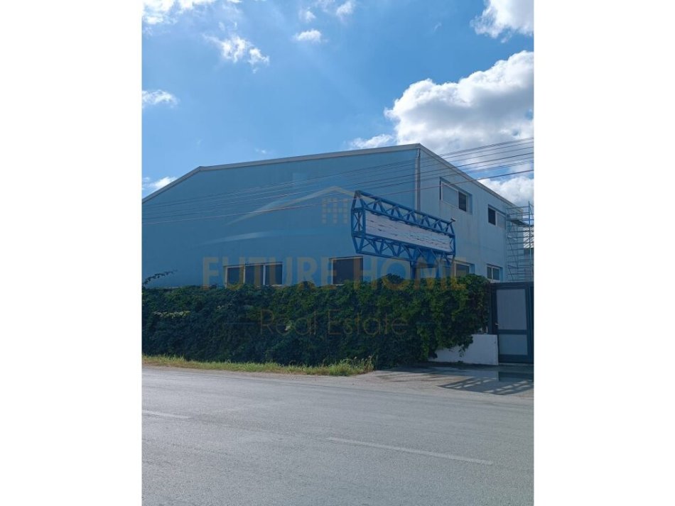 Durres, jepet me qera magazine Kati 0, 400 m² 1.000 € (Xhafzotaj, Durres.)