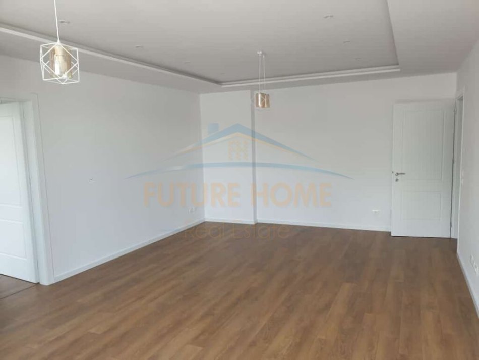 Tirane, jepet me qera apartament 2+1+Aneks+Ballkon Kati 3, 133 m² 1.300 € (RRUGA E KOSOVAREVE)