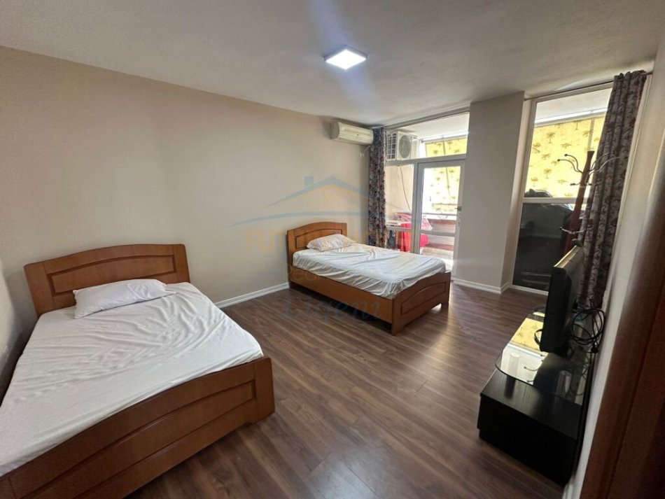 Tirane, shitet apartament 3+1+Ballkon Kati 6, 141 m² 300.000 € (Komuna E Parisit)