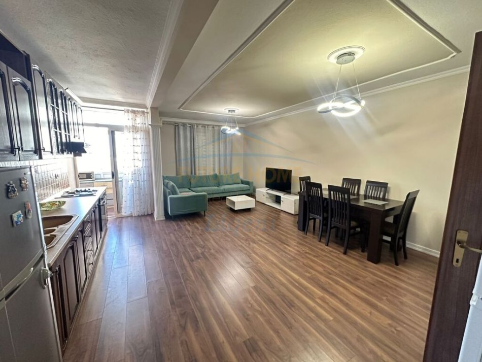 Tirane, shitet apartament 3+1+Ballkon Kati 6, 140 m² 300.000 € (Komuna e Parisit)