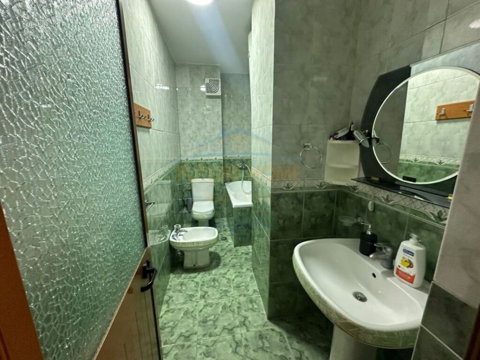 Tirane, shes 3+1 Kati 6, 275.000 € (Komuna e Parisit)