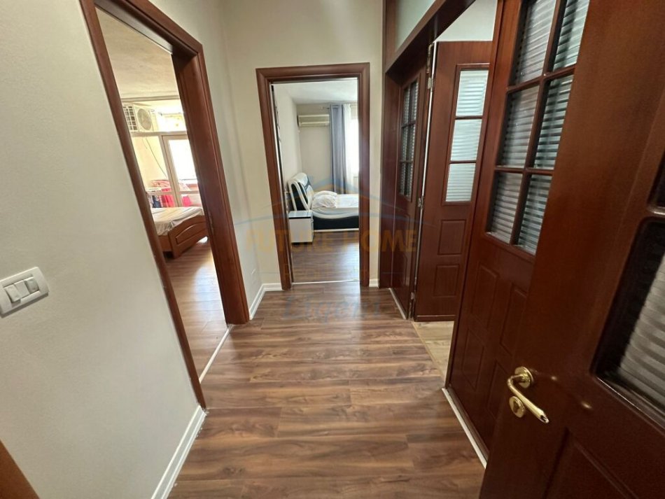 Tirane, shitet apartament 3+1+Ballkon Kati 6, 141 m² 300.000 € (Komuna E Parisit)