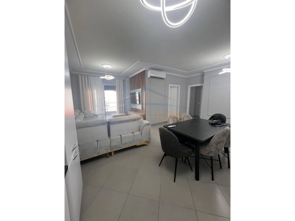Tirane, jepet me qera apartament 2+1+Ballkon Kati 3, 100 m² 600 € (Unaza e Re)