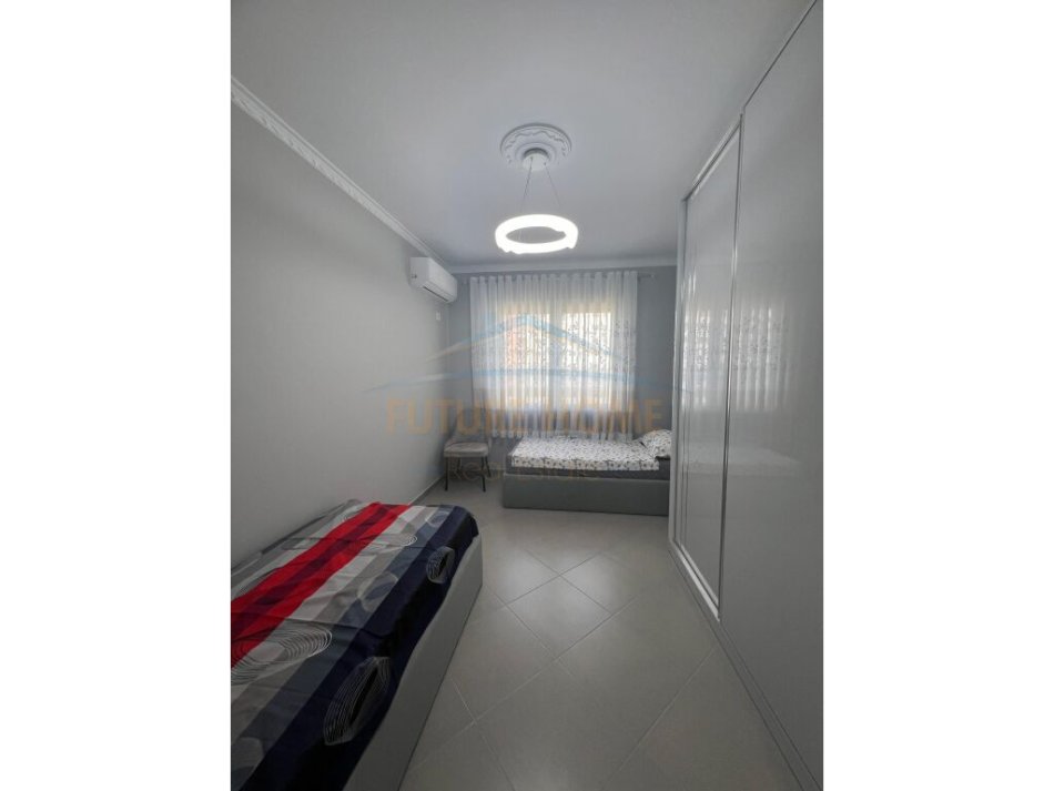 Tirane, jepet me qera apartament 2+1+Ballkon Kati 3, 100 m² 600 € (Unaza e Re)