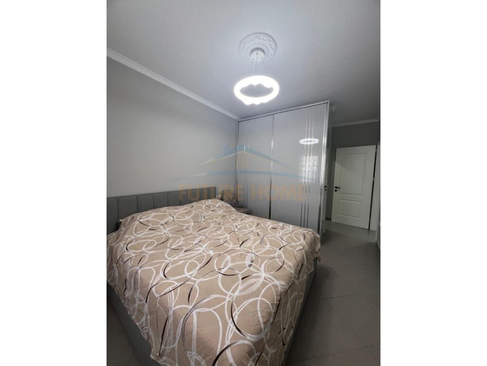 Tirane, jepet me qera apartament 2+1+Ballkon Kati 3, 100 m² 600 € (Unaza e Re)