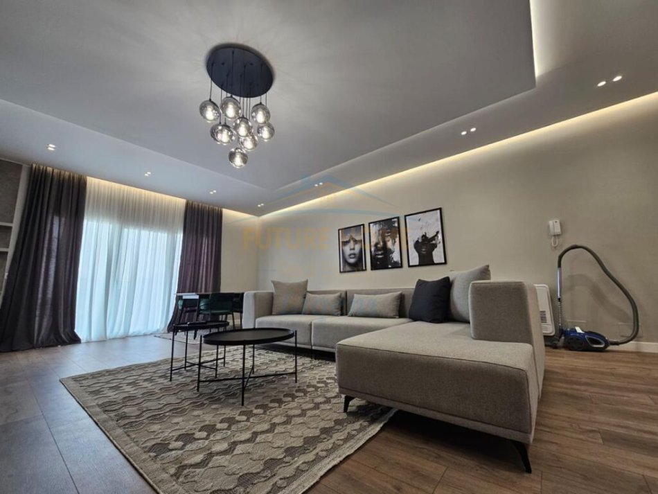 Tirane, shes apartament 2+1+Ballkon Kati 1, 141 m² 350.000 € (Kopshti Botanik)