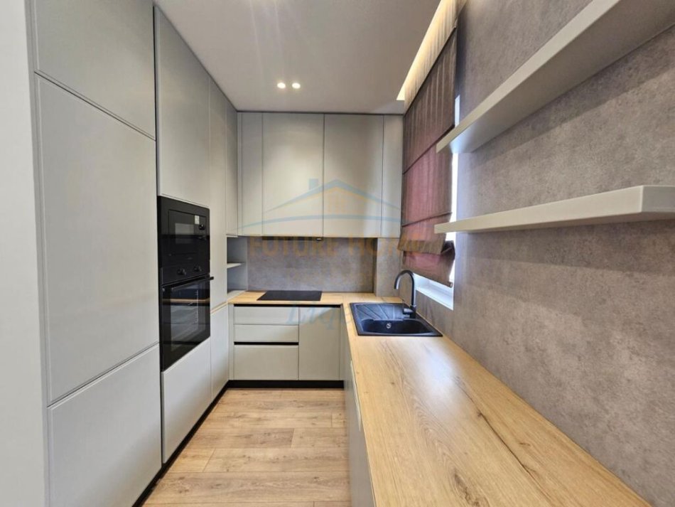 Tirane, shes apartament 2+1+Ballkon Kati 1, 141 m² 350.000 € (Kopshti Botanik)