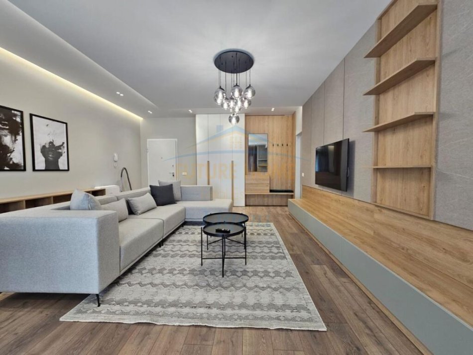 Tirane, shes apartament 2+1+Ballkon Kati 1, 141 m² 350.000 € (Kopshti Botanik)