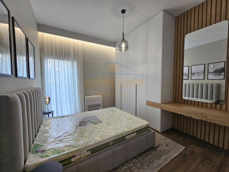 Tirane, shes apartament 2+1+Ballkon Kati 1, 141 m² 350.000 € (Kopshti Botanik)