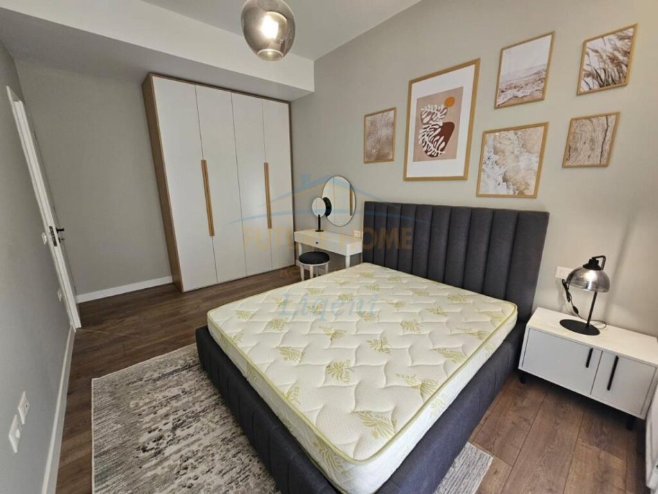 Tirane, shes apartament 2+1+Ballkon Kati 1, 141 m² 350.000 € (Kopshti Botanik)