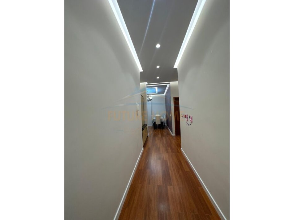 Tirane, shitet apartament 2+1+Ballkon Kati 4, 120 m² 240.000 € (LIQENI I THATE)