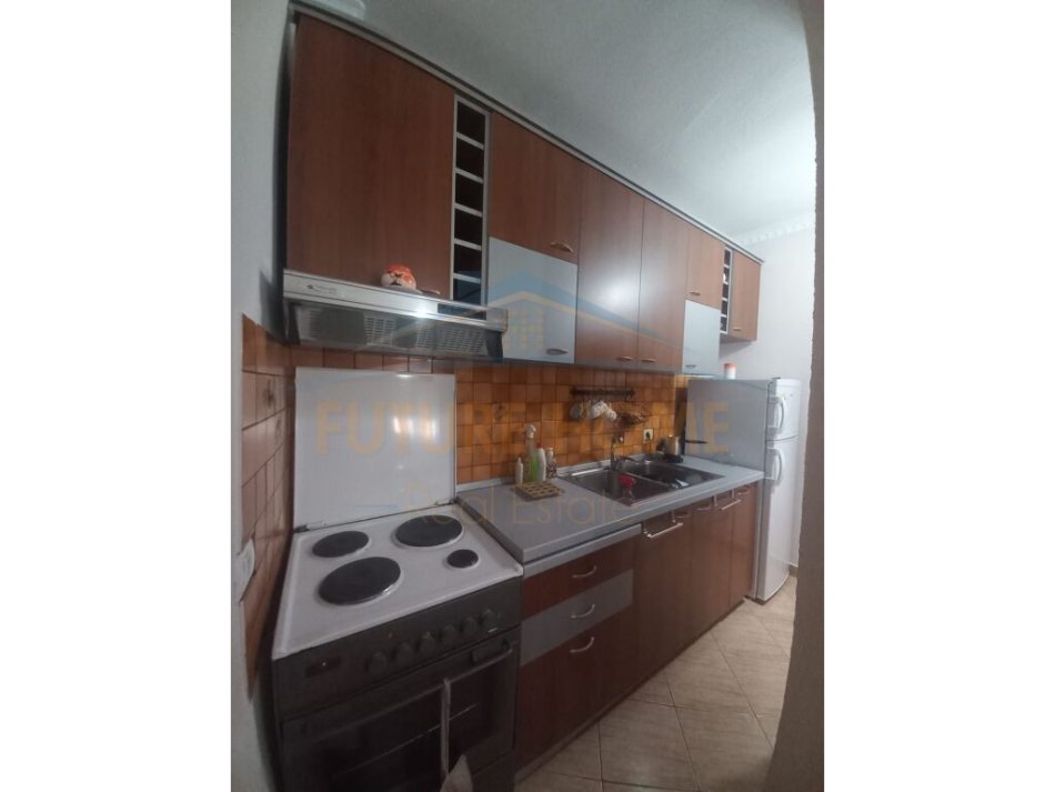 Tirane, jepet me qera apartament 2+1+Ballkon Kati 4, 95 m² 750 € (Isa Boletini)