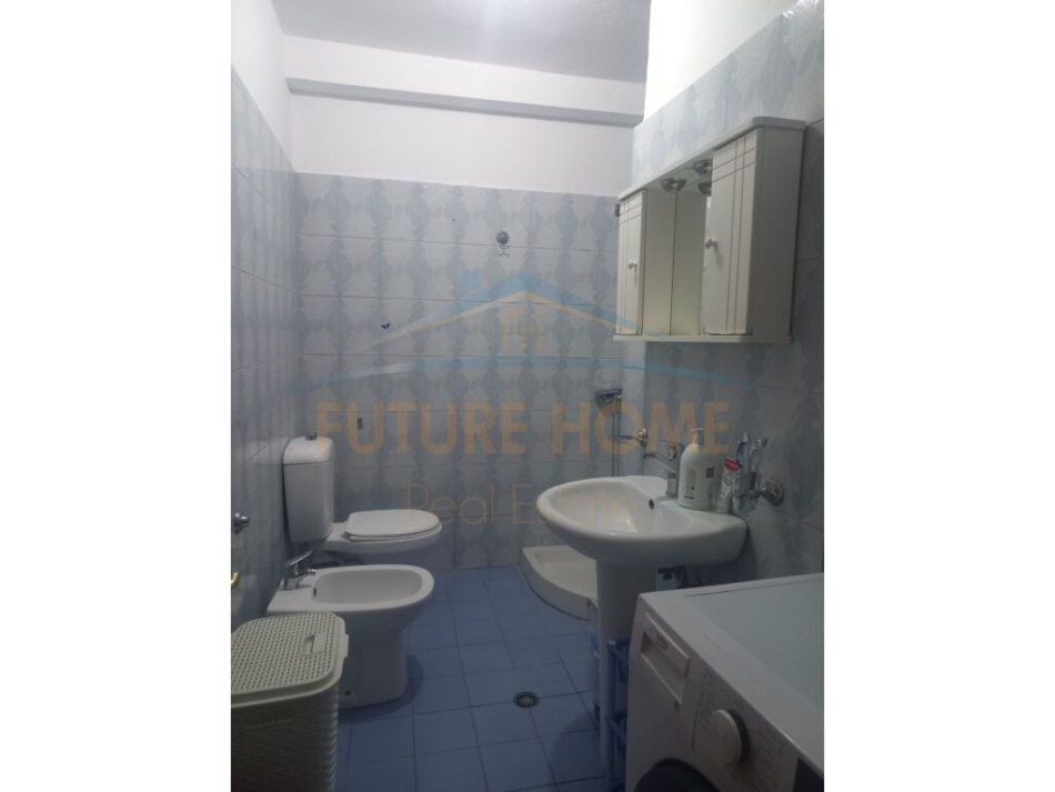 Tirane, jepet me qera apartament 2+1+Ballkon Kati 4, 95 m² 750 € (Isa Boletini)