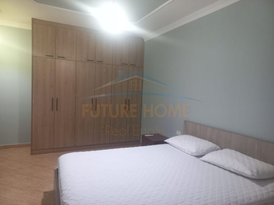 Tirane, jepet me qera apartament 2+1+Ballkon Kati 4, 95 m² 750 € (Isa Boletini)