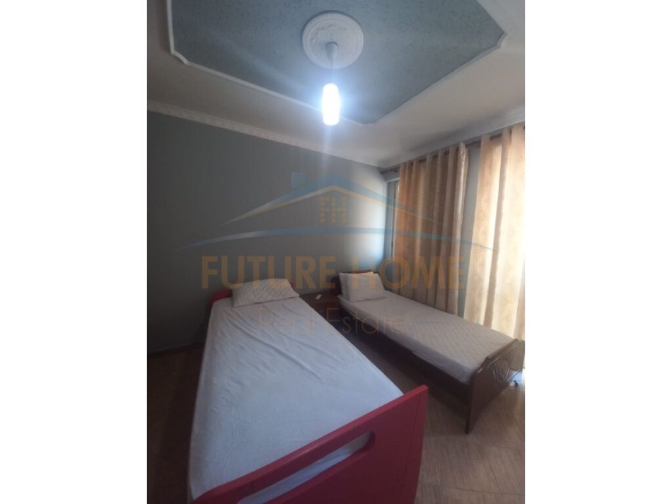 Tirane, jepet me qera apartament 2+1+Ballkon Kati 4, 95 m² 750 € (Isa Boletini)