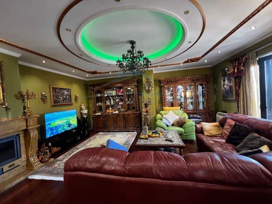 Tirane, shitet apartament 3+1 Kati 7, 181 m² 650.000 € (Rruga e Barrikadave)
