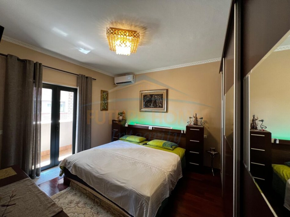 Tirane, shitet apartament 3+1+Aneks+Ballkon Kati 7, 182 m² 650.000 € (Rr. Barrikadave)