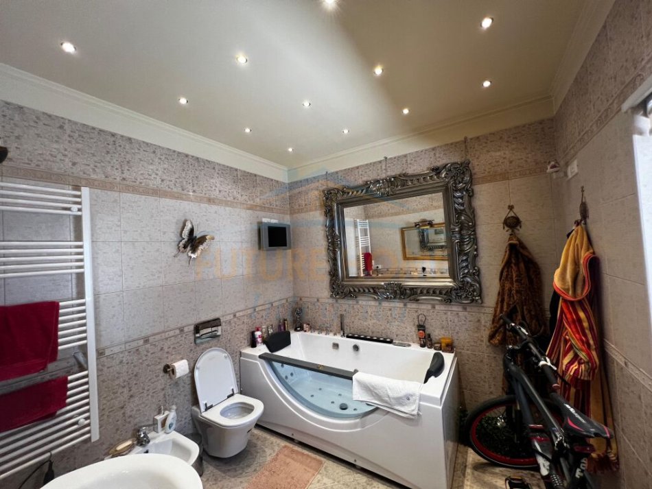 Tirane, shitet apartament 3+1 Kati 7, 181 m² 650.000 € (Rruga e Barrikadave)