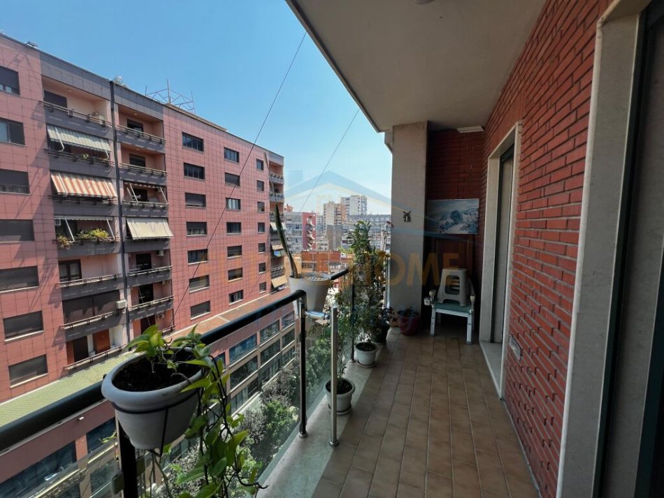 Tirane, shitet apartament 3+1 Kati 7, 181 m² 650.000 € (Rruga e Barrikadave)