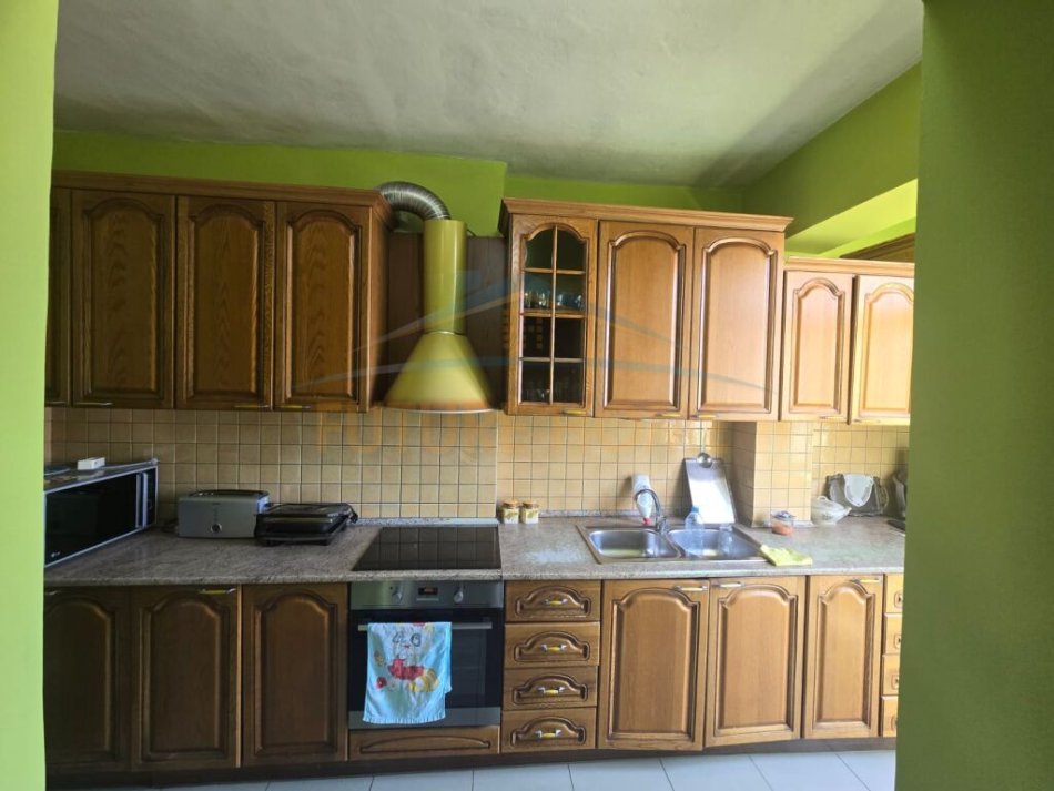 Tirane, jepet me qera apartament 2+1 Kati 4, 98 m² 500 € (Shkolla e Baletit)