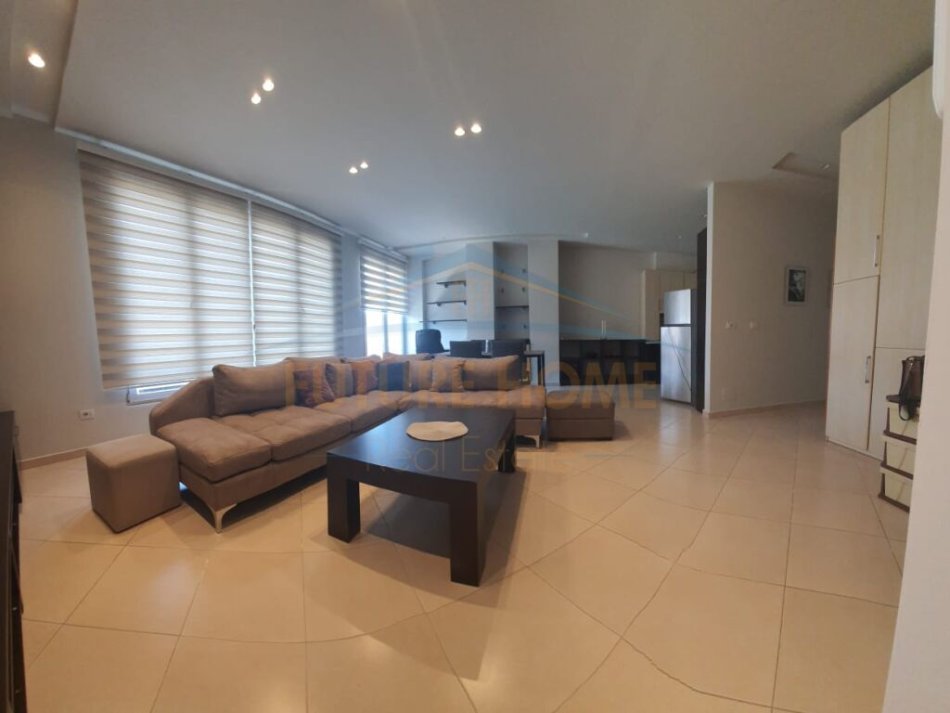 Tirane, jepet me qera apartament 2+1+Ballkon Kati 5, 800 € (Kodra e Diellit)