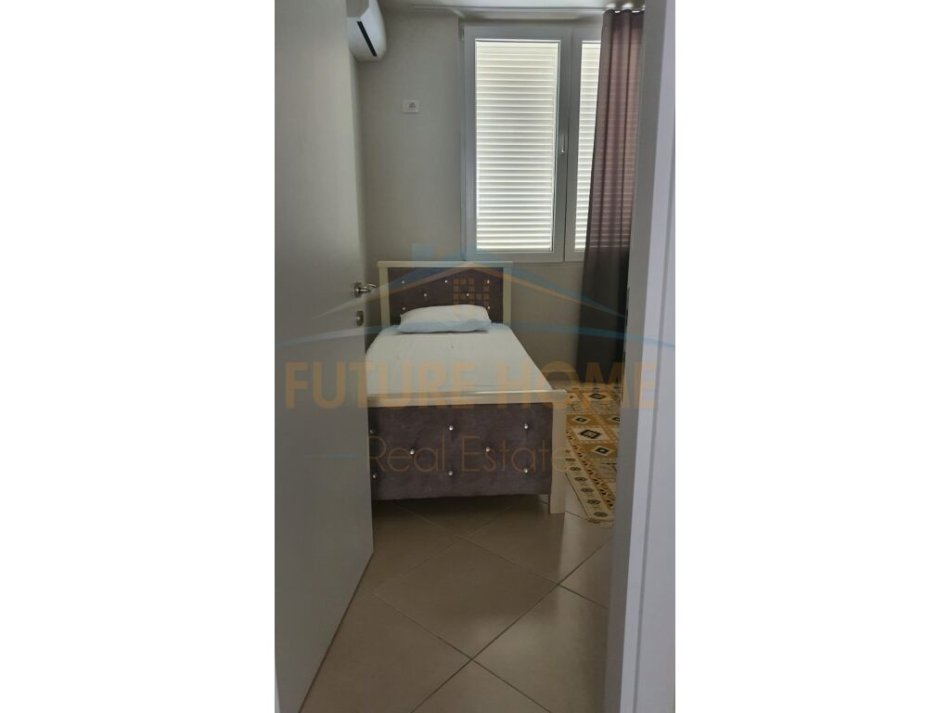 Tirane, jepet me qera apartament 2+1+Ballkon Kati 5, 800 € (Kodra e Diellit)