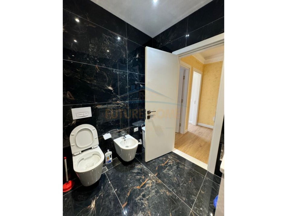 Tirane, jepet me qera apartament 2+1+Ballkon Kati 4, 144 m² 850 € (Farke)