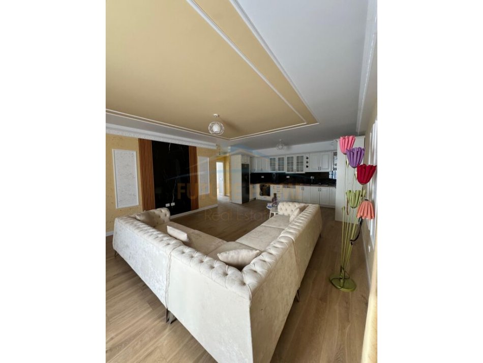 Tirane, jepet me qera apartament 2+1+Ballkon Kati 4, 144 m² 850 € (Farke)