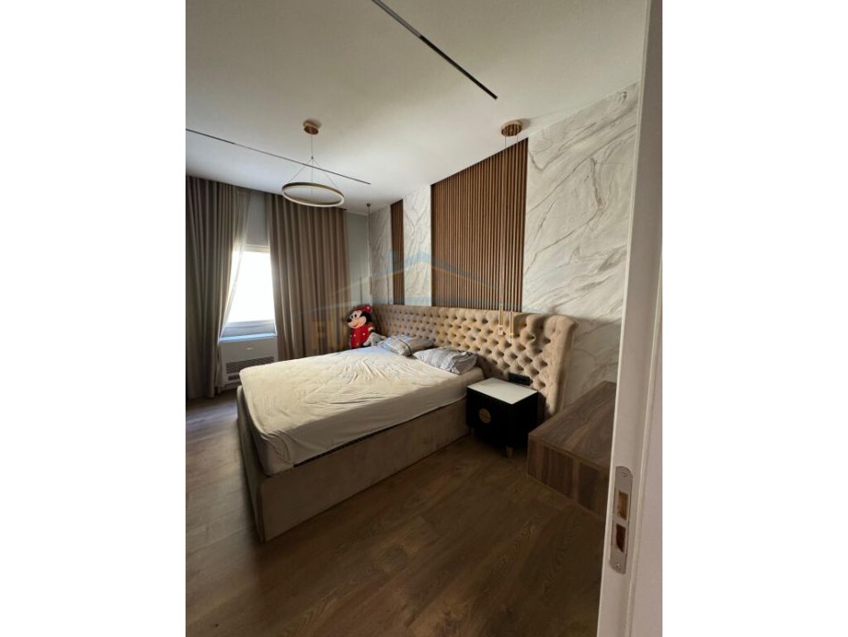 Tirane, shitet apartament 1+1+Aneks+Ballkon Kati 1, 80 m² 165.000 € (Farke)